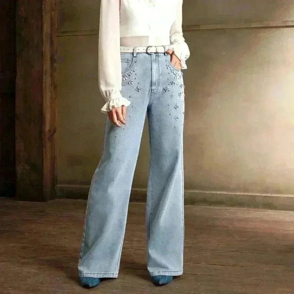 Light Wash Casual Women's Hand-Stitched Rhinestone Jeans - Picture 2 of 8